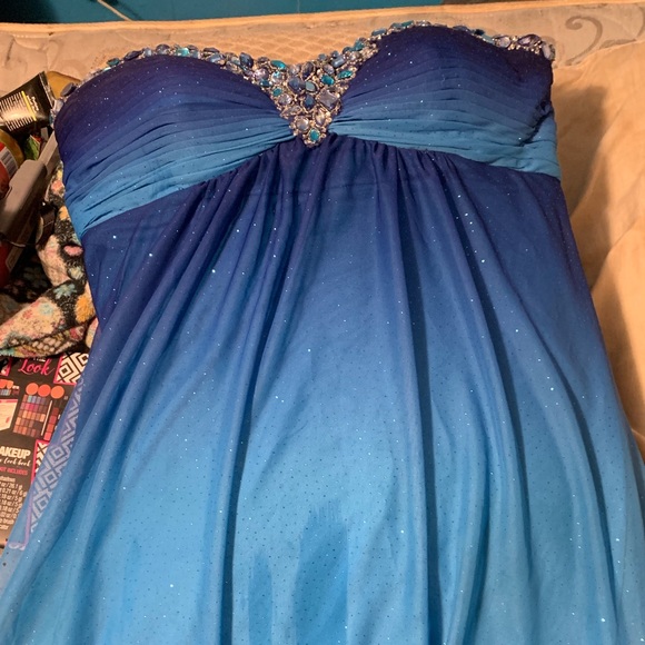 Dresses - Picture 1 of 1